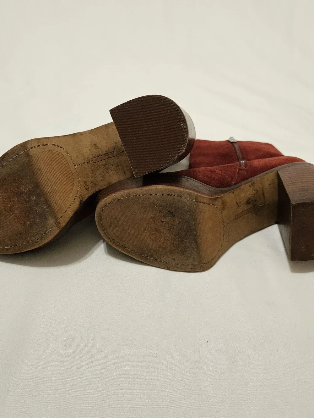 Vince Camuto Maroon Suede Block Heel Ankle Boots Womens Size 6M